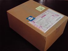 なっ・・・なんか届いた・・・。