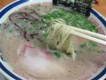 今日の夜食は、「田中商店」ラーメン６８０円　味玉１００円　替玉１２０円