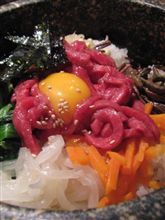 今日のランチは、「兄夫食堂」（ヒョンブ食堂）のユッケ石焼ビビンパ　2,100円