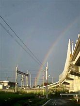 二重の虹と夕陽に染まる雲