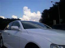 白いクルマと夏の空 白いクルマと夏の空