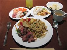 今日のディナーは、ホテルのディナーバイキング1,500円