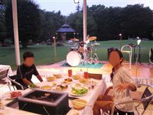 プール＆BBQで家族サービス