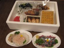 今日のディナーは、「吉岡屋」で買ったホタテとサンマのお刺身