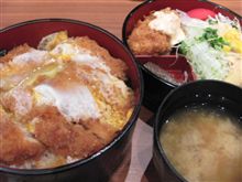 今日のランチは、「やげん亭」カツ重ロース　1,050円