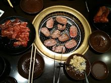 今日は焼肉屋へ・・・