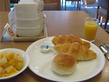 今日のブレックファーストは、ホテルの朝食バイキング？