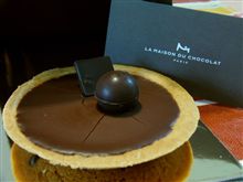 ＬＡ ＭＡＩＳＯＮ ＤＵ ＣＨＯＣＯＬＡＴ（鼻から息を抜いて発音してくださぁい）