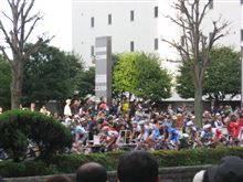 市街地で自転車レース