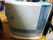 電気ファンヒーター（しかも加湿器付き） 