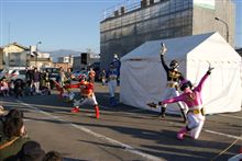 お祭りのヒーローショー
