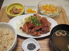 今日のランチは、「げんまい食堂　SMILE KITCHEN」鶏の唐揚げ根菜甘酢あんかけ定食920円