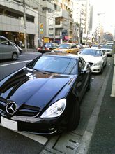 青山骨董通りにて