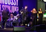 新宿でジャミロクワイがゲリラライブ！
