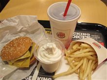 今日のディナーは、「BURGER KING」トリプルスタッカー 690円