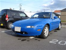 ロードスター、小雪の舞う中洗車。