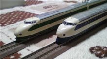 KATO 0系2000番台東海道・山陽新幹線 基本セット 入線