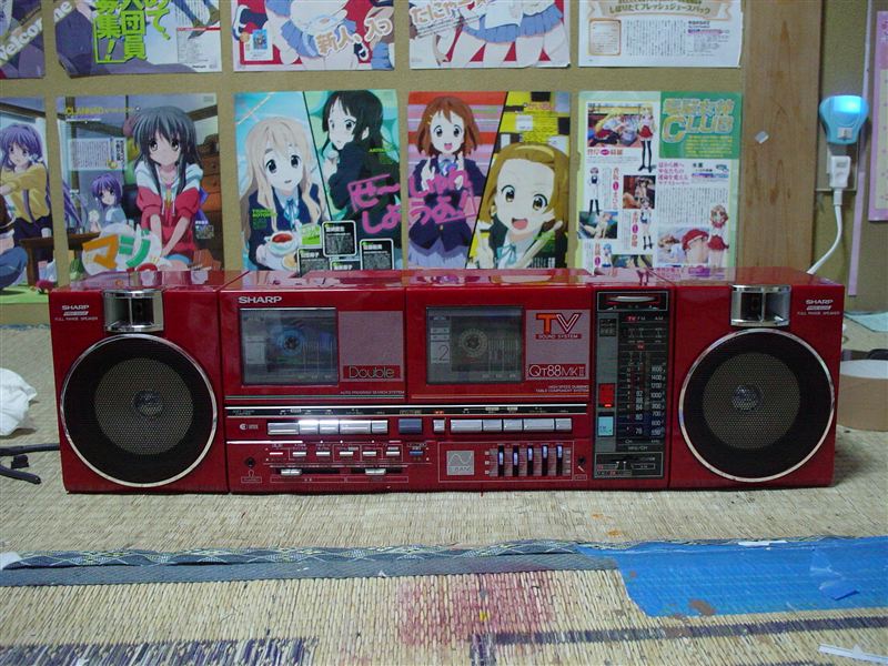 80年代の定番赤いラジカセ 春原シンパチのブログ お天気 ガール みんカラ