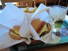 今日のランチは、「モスバーガー」Ｗモスチーズ＆フィッシュ