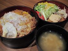 今日のランチは、「やげん亭」かつ重　1,050円