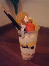 デラックスパフェ