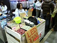 大阪オートメッセの物販ＬＥＤに小細工（いつまでひっぱるねん）