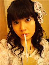 ｽﾄﾛｰを口にくわえた声優の竹達彩奈さんが可愛すぎると話題に！