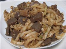 今日のディナーは、スマ僧特製「ホルモン焼きうどん」