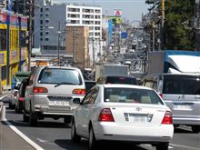 続くガソリン待ち渋滞
