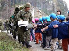 救助隊と園児 タッチ 救助隊と園児 タッチ