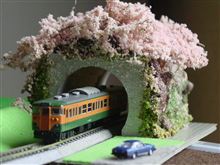 トンネルと桜