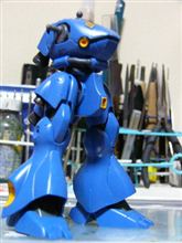 青い闘士の青い胸