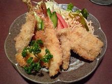 逃げるように