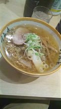拉麺小路で順番待ち