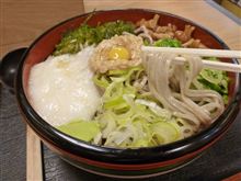 今日のディナーは、「本陣」スタミナ爆弾そば 500円＋特盛200円度々