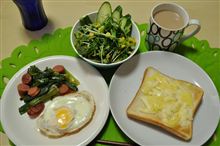 朝食は、いつもサラダてんこもりw