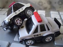 チョロQのパトカー2台(Y31と170クラウン)です♪