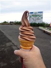 弥彦スカイライン山頂でソフトクリーム