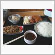 大衆食堂で昼食