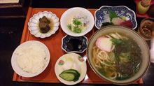 お昼は和食で…