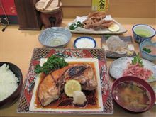 「丸天」ぶり照焼定食1,292円他