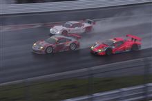 2011年スーパーGT第2戦富士　DENSO SARD&amp;Verity TAISAN&amp;ARTA Garaiya