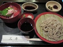 今日のランチは、「三平」鉄火丼とそばのセット 1,000円