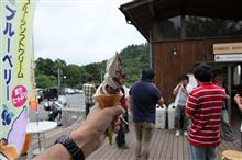 第６１回むらさきいもソフトクリームを食べるプチオフ 