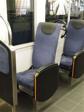 電車の椅子とバカにしないで・・・
