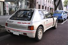 斜め後方からのフォルムが。