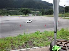夏のスキー場の駐車場は熱い! 夏のスキー場の駐車場は熱い!