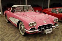 魔方陣スーパーカーミュージアムその16・浮いてる車、ジャガーXK-120とコルベットC1