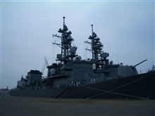 護衛艦の近くへ