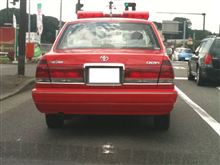 真っ赤なクラウンセダン